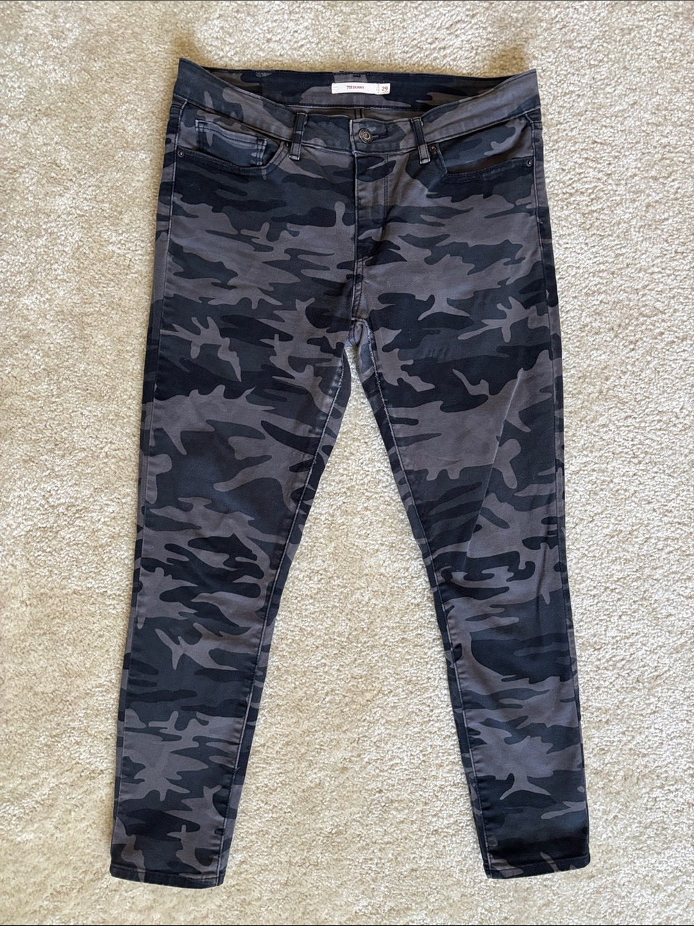Levi's Women's Skinny Jeans - Gray & Black Camo